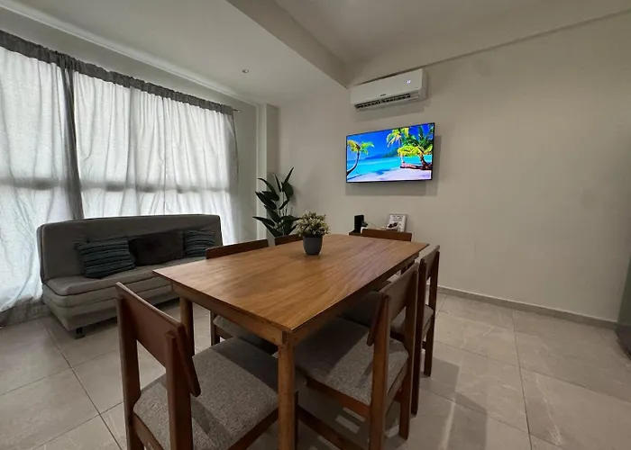 Holiday home Chic Stay, Rooftop Plunge Pool, 4 Blocks From 5th *