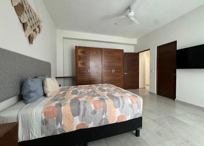 Chic Stay, Rooftop Plunge Pool, 4 Blocks From 5th Holiday home